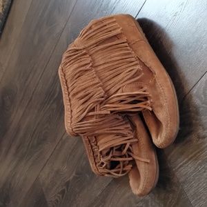 Minnetonka Moccasin Boots